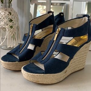 Michael Korea’s Danika zip up wedge size 7